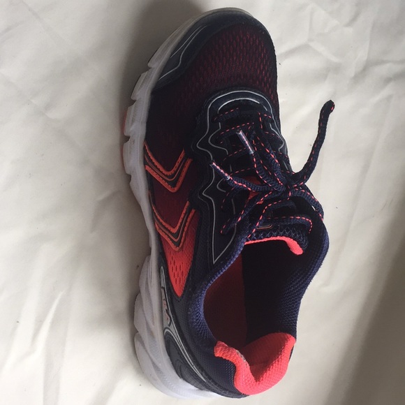 Fila tennis shoes - Picture 3 of 10